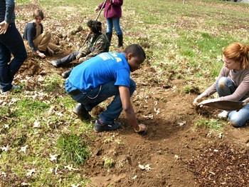 Shawnee Youth Advocates and community members work in the People's Garden March 2013.