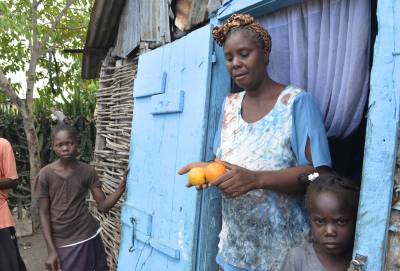 Haitian woman holding oranges